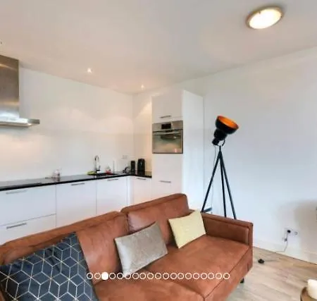 בית נופש Luxurious Canalview Apt With Patio Centre