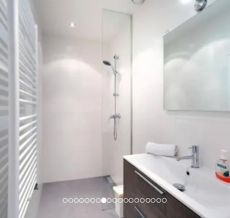 Luxurious Canalview Apt With Patio Centre بيت للعطل أمستردام