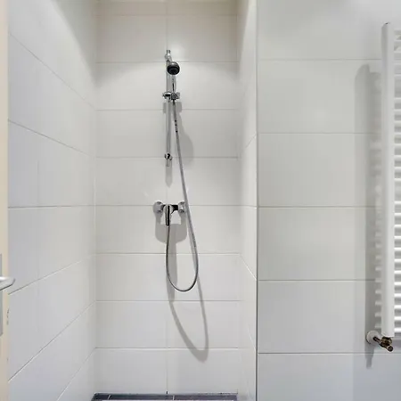 בית נופש Luxurious Canalview Apt With Patio Centre
